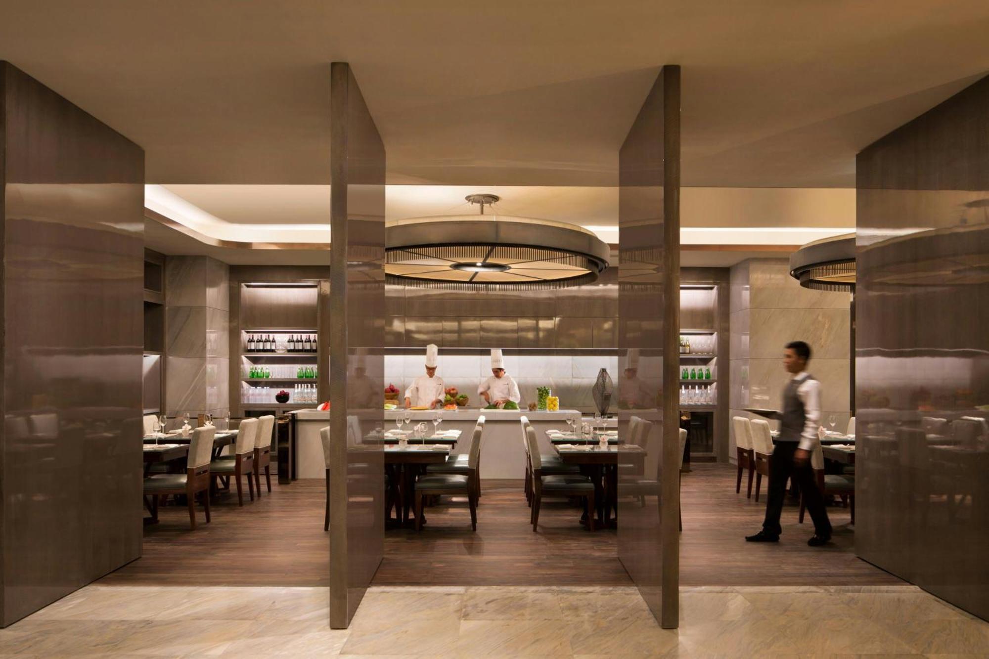 Отель Jw Marriott 5*