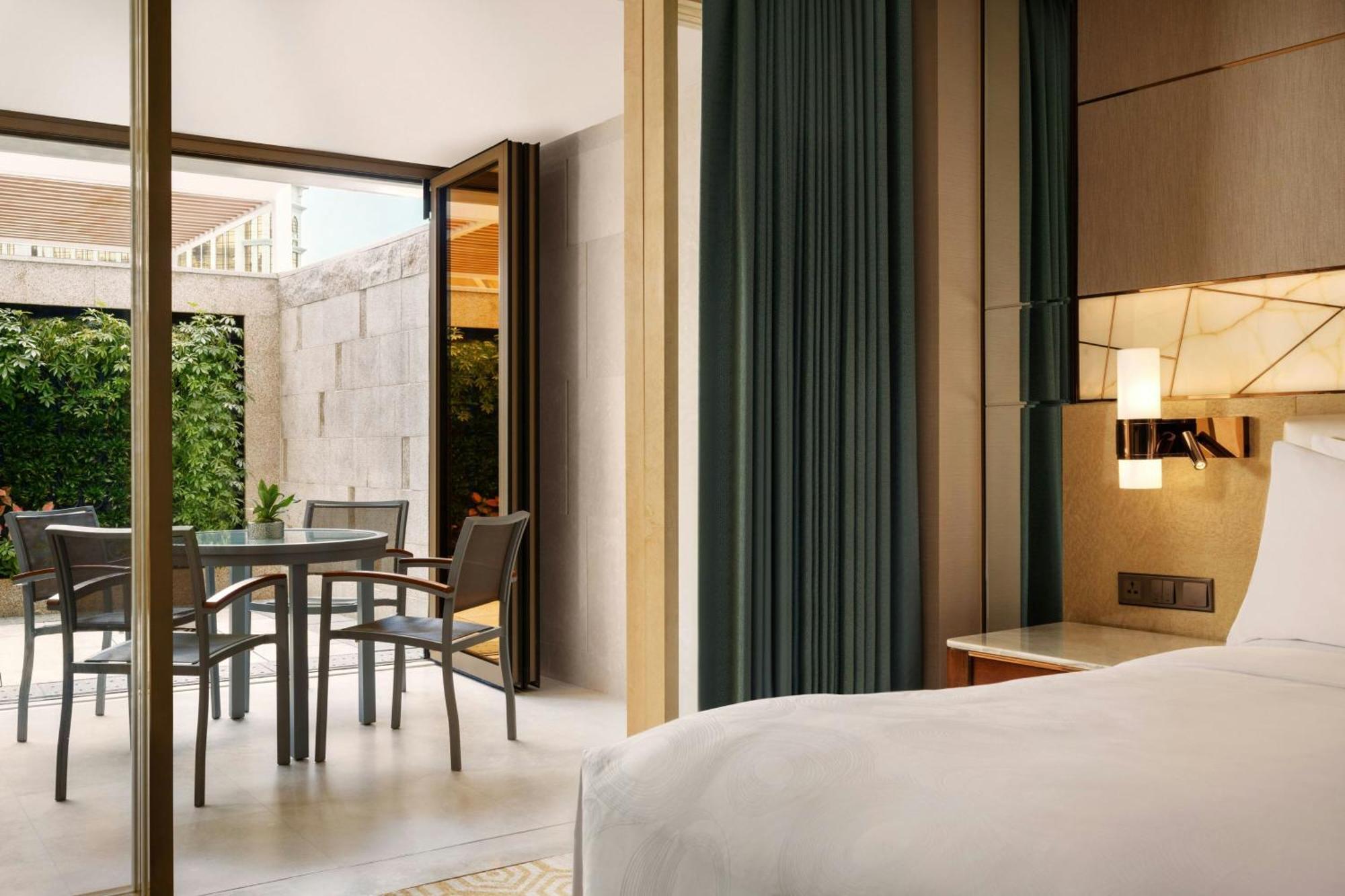 Отель Jw Marriott 5*